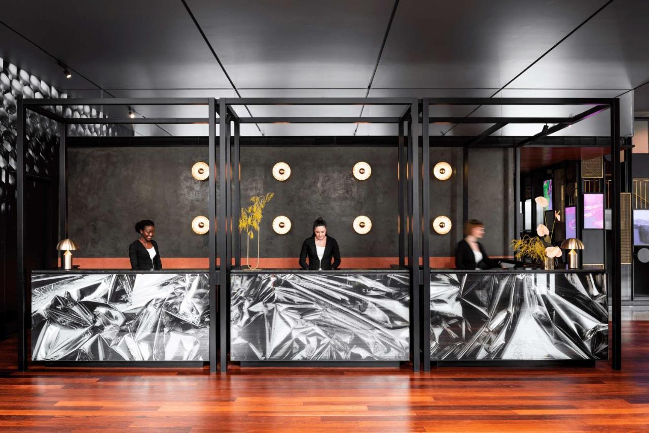 คิวที เพิร์ธ Hotel เพิร์ท ภายนอก รูปภาพ The lobby of the hotel