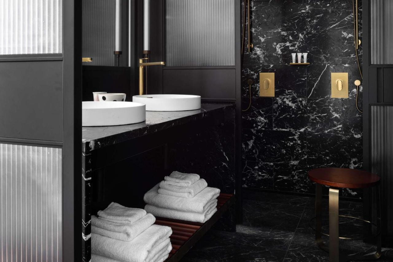 คิวที เพิร์ธ Hotel เพิร์ท ภายนอก รูปภาพ Bathroom