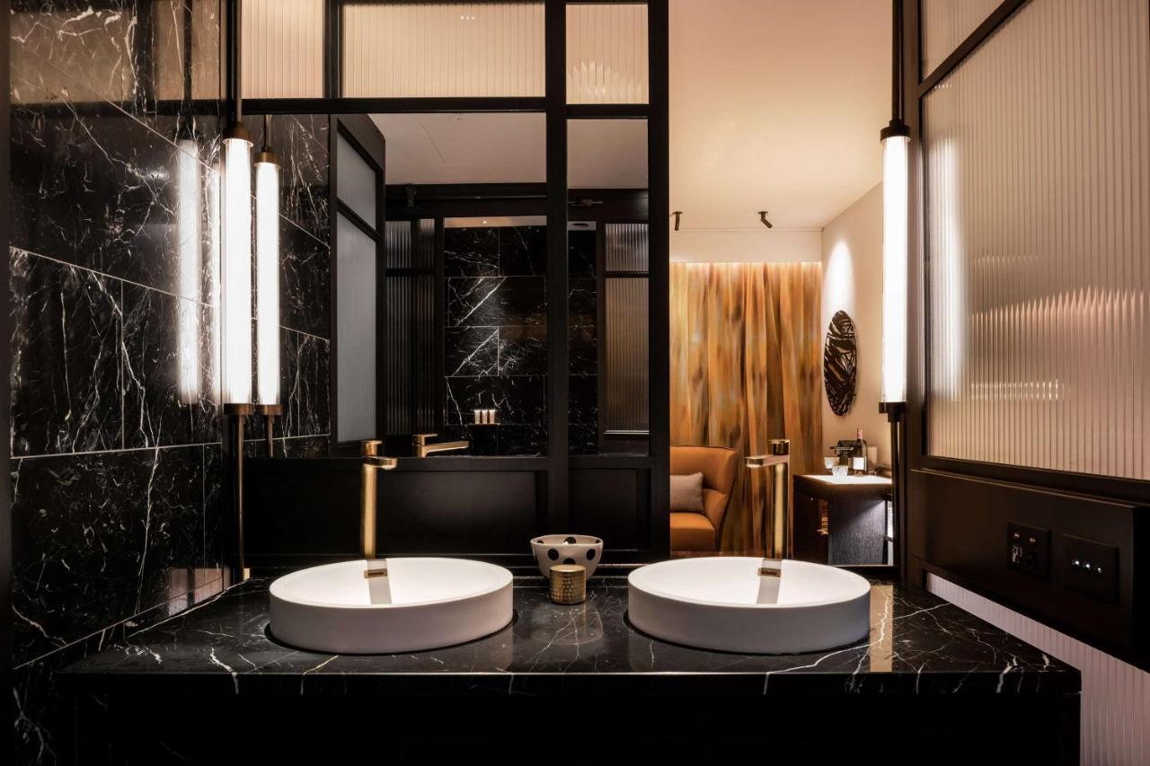 คิวที เพิร์ธ Hotel เพิร์ท ภายนอก รูปภาพ Bathroom