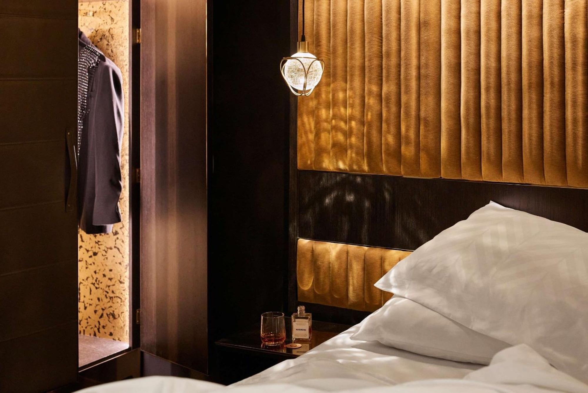 คิวที เพิร์ธ Hotel เพิร์ท ภายนอก รูปภาพ A bedroom at The Ivy Hotel