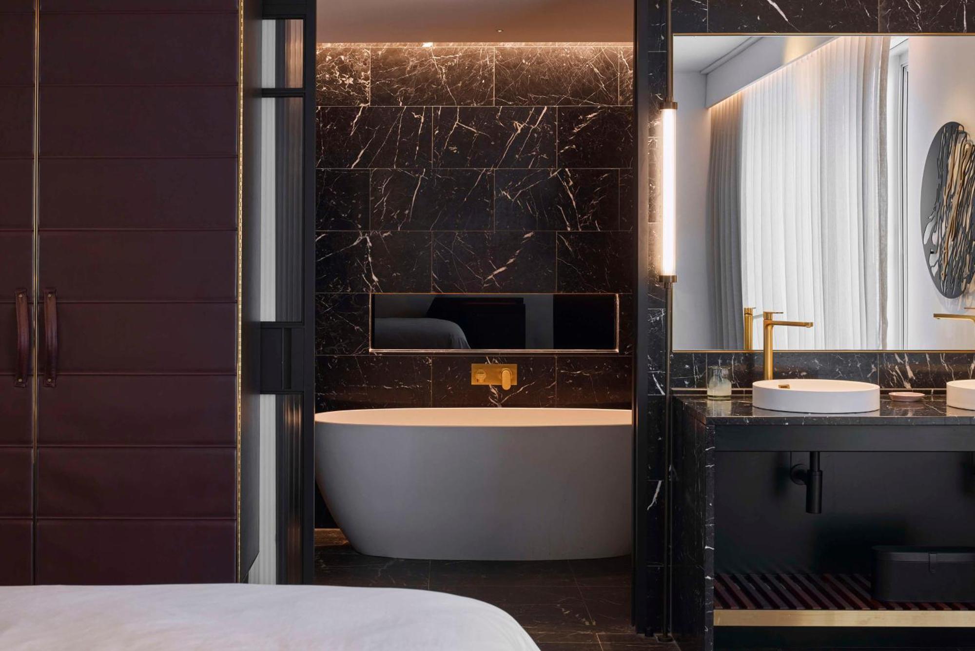 คิวที เพิร์ธ Hotel เพิร์ท ภายนอก รูปภาพ A bathroom at the hotel