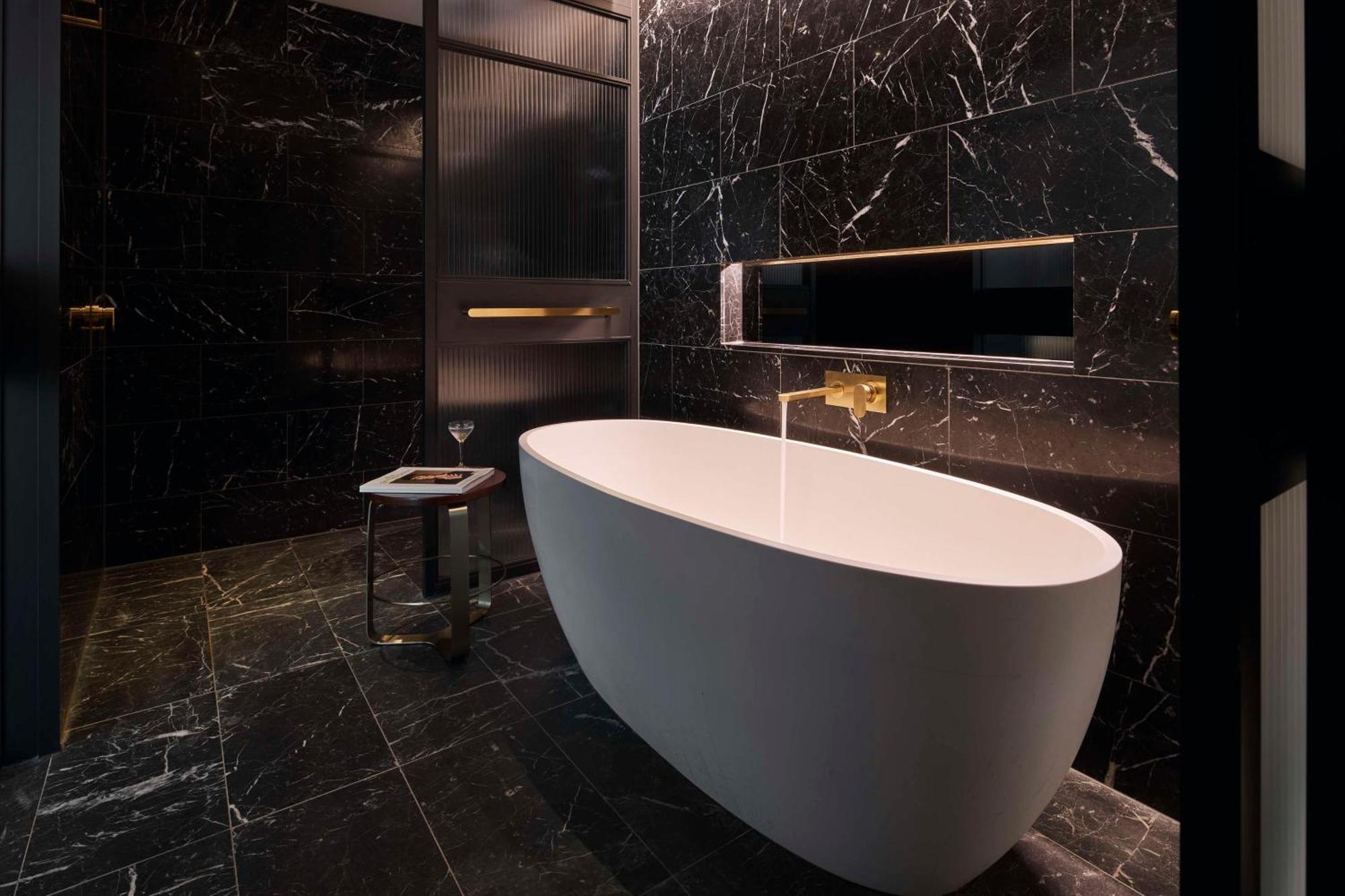 คิวที เพิร์ธ Hotel เพิร์ท ภายนอก รูปภาพ Bathroom