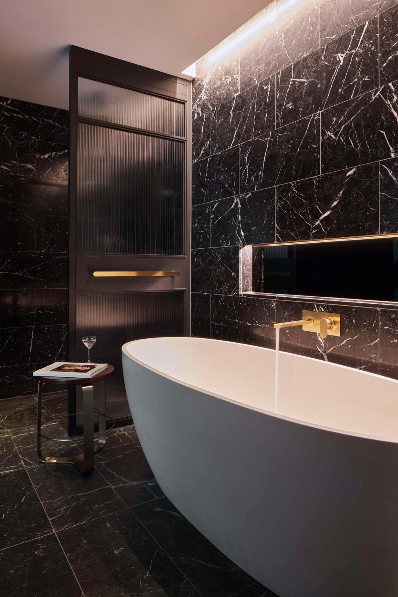 คิวที เพิร์ธ Hotel เพิร์ท ภายนอก รูปภาพ Bathroom