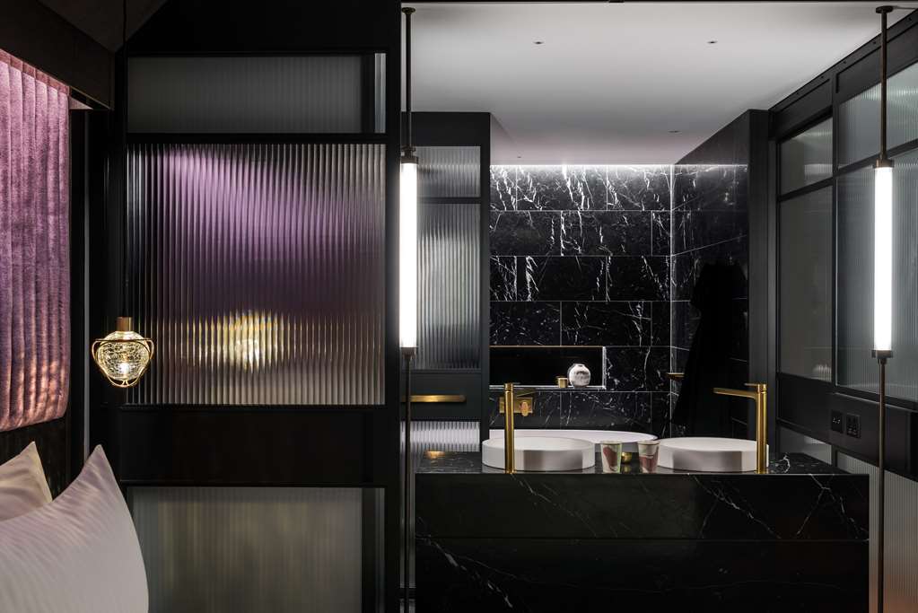 คิวที เพิร์ธ Hotel เพิร์ท ภายนอก รูปภาพ Bathroom